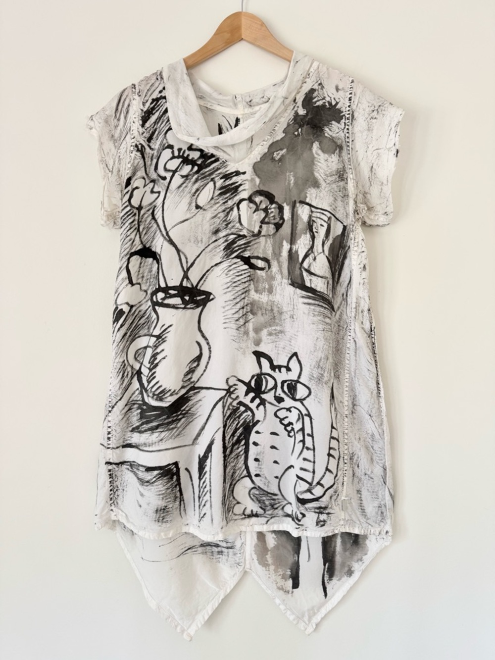 Skifo White Short-Sleeve Tunic Dress with Black Sketch Novelty Cat Print, Size M - Picture 6 of 12